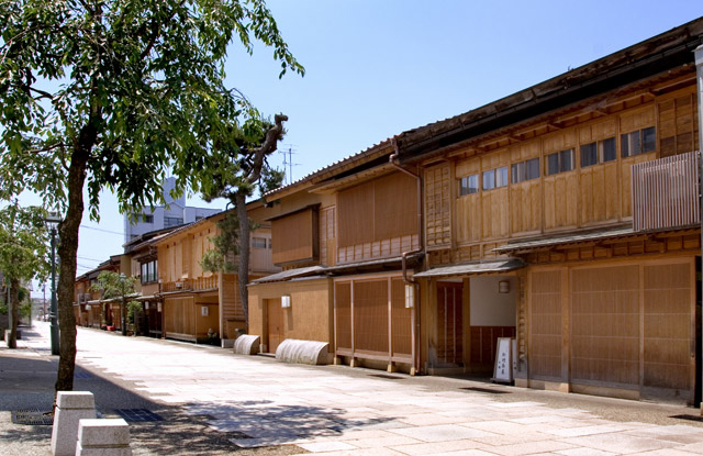 Nishicha-ya district (west tea houses)